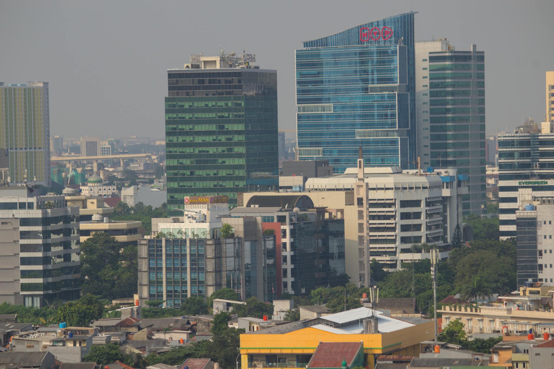 Info biaya umroh dari Jakarta lengkap 2024, harga paket, maskapai, akomodasi, dan estimasi total
