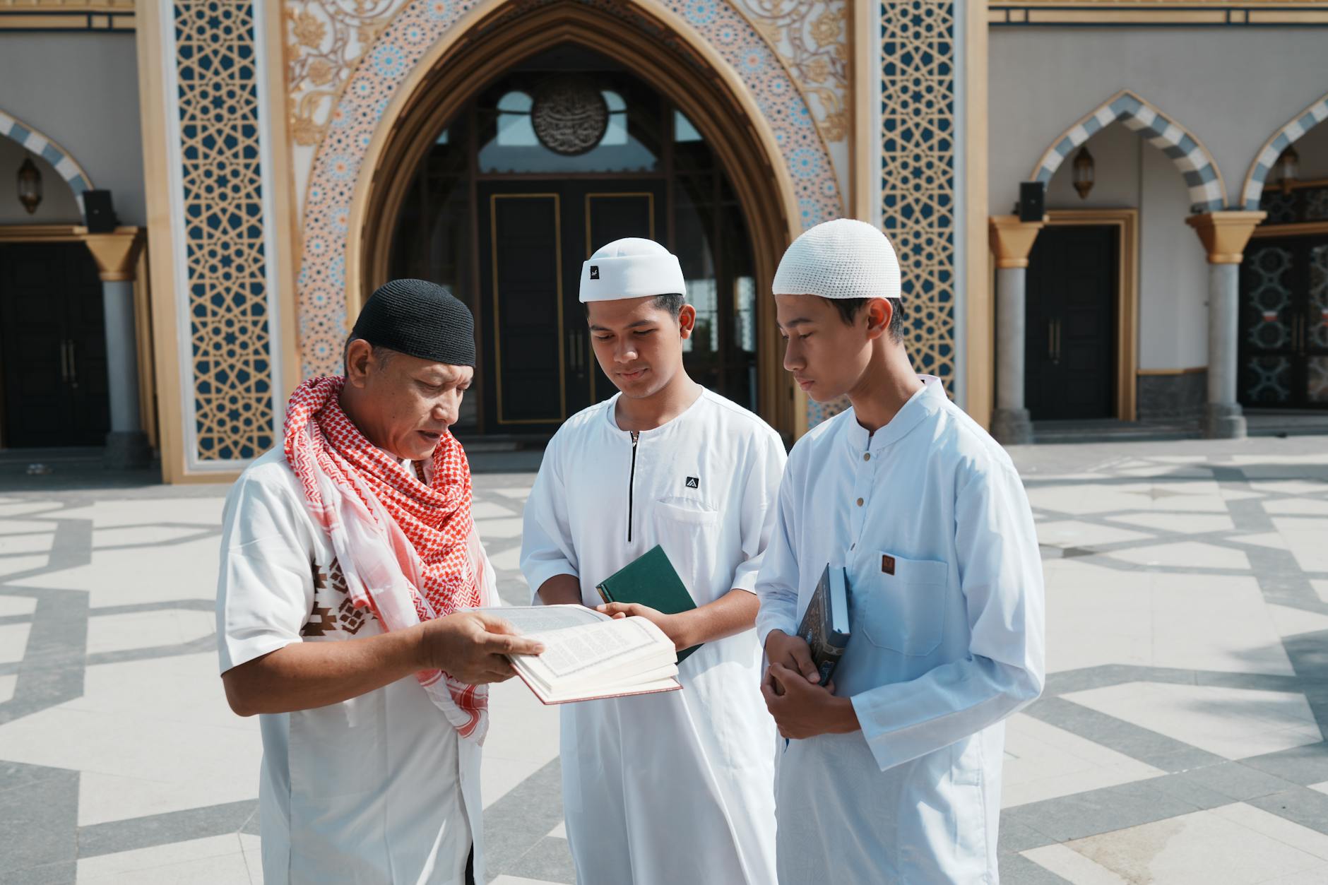 Studi Kasus: Memenuhi rukun dan syarat umroh lewat 5 Langkah Praktis